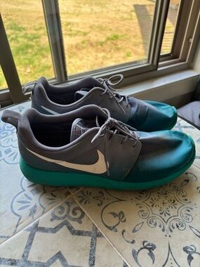 Nike Women’s Roshe Run Ombré Purple/Blue Athletic Sneakers Size 11